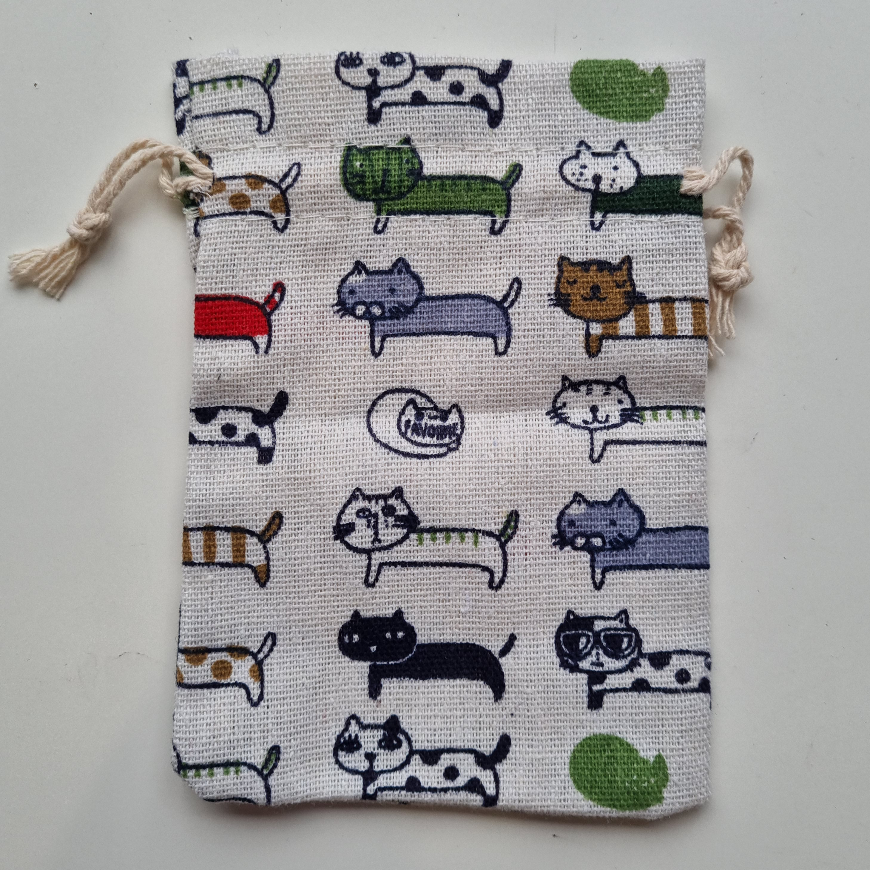 Comfee Power Square or Comfee Heart Travel Bag