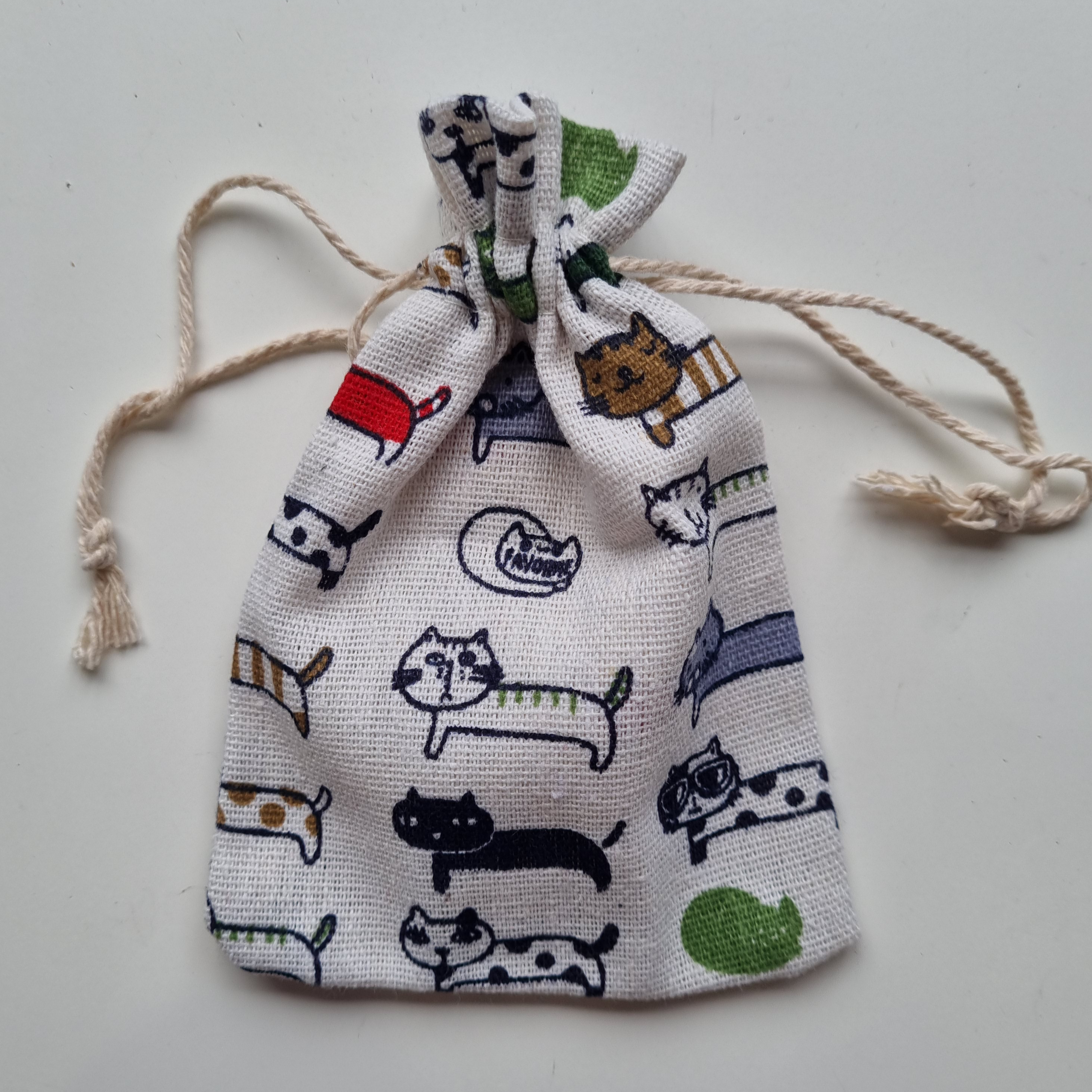 Comfee Power Square or Comfee Heart Travel Bag